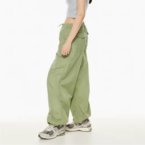 Aritzia TNA Aviator Parachute Pants Sage Frost Green XS - Picture 2 of 6